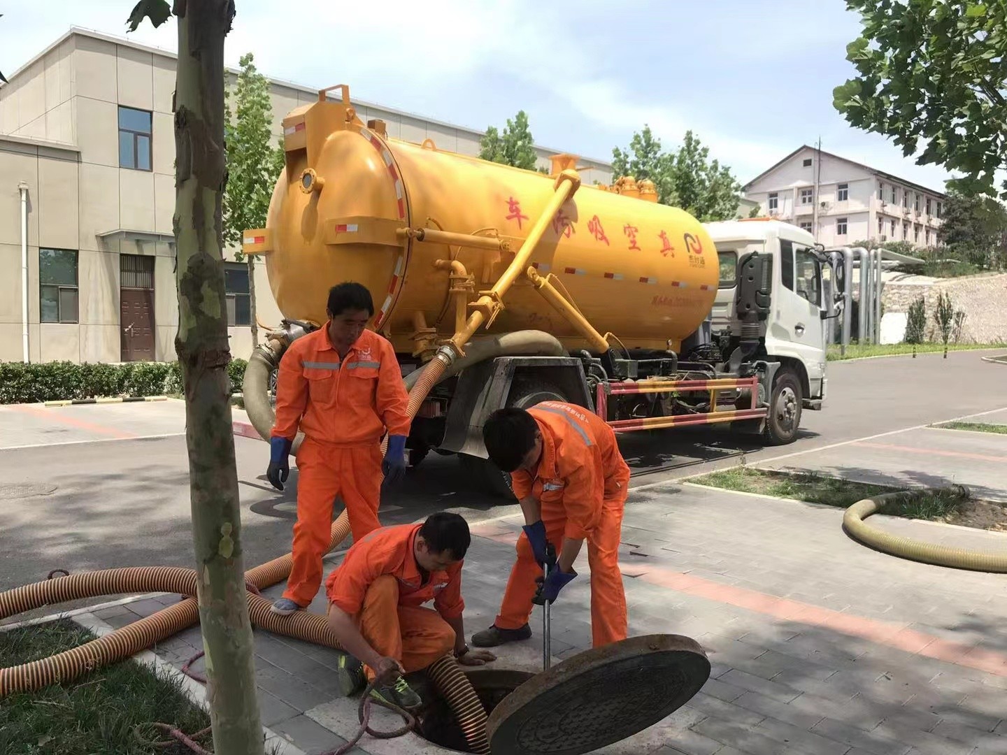 花垣化粪池清理与5-8吨吸粪车施工效率分析